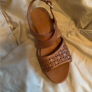 Brown leather sandals by nature! Perfect for summer - size 5 1/2